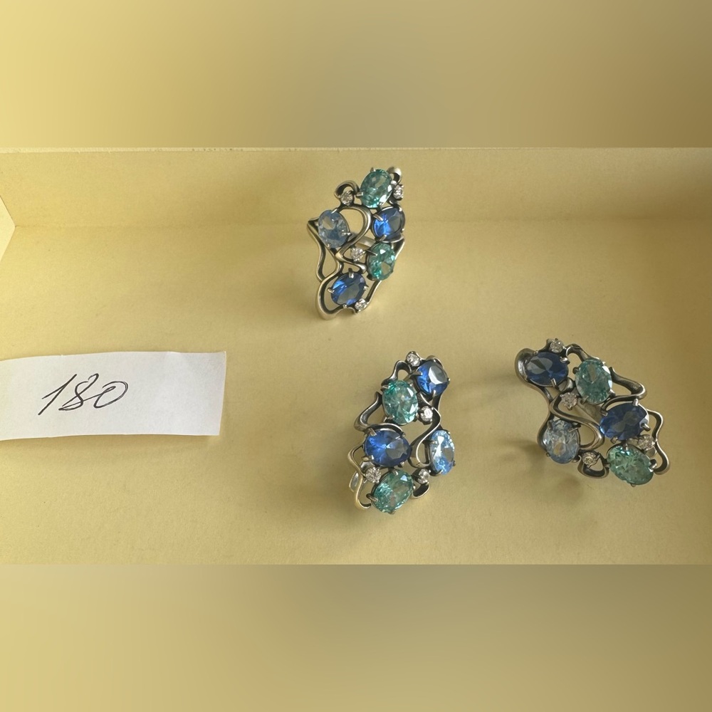 Elegant Blue and Green Gemstone Ring